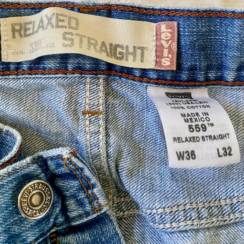 MENS 36 x 32 LEVIS 559 Relaxed Fit